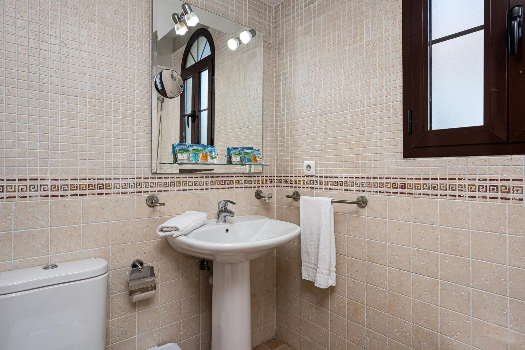 Apartamento Familiar Muy Soleado Cerca De La Playa Y Parking Incluido Chiclana de la Frontera Ngoại thất bức ảnh