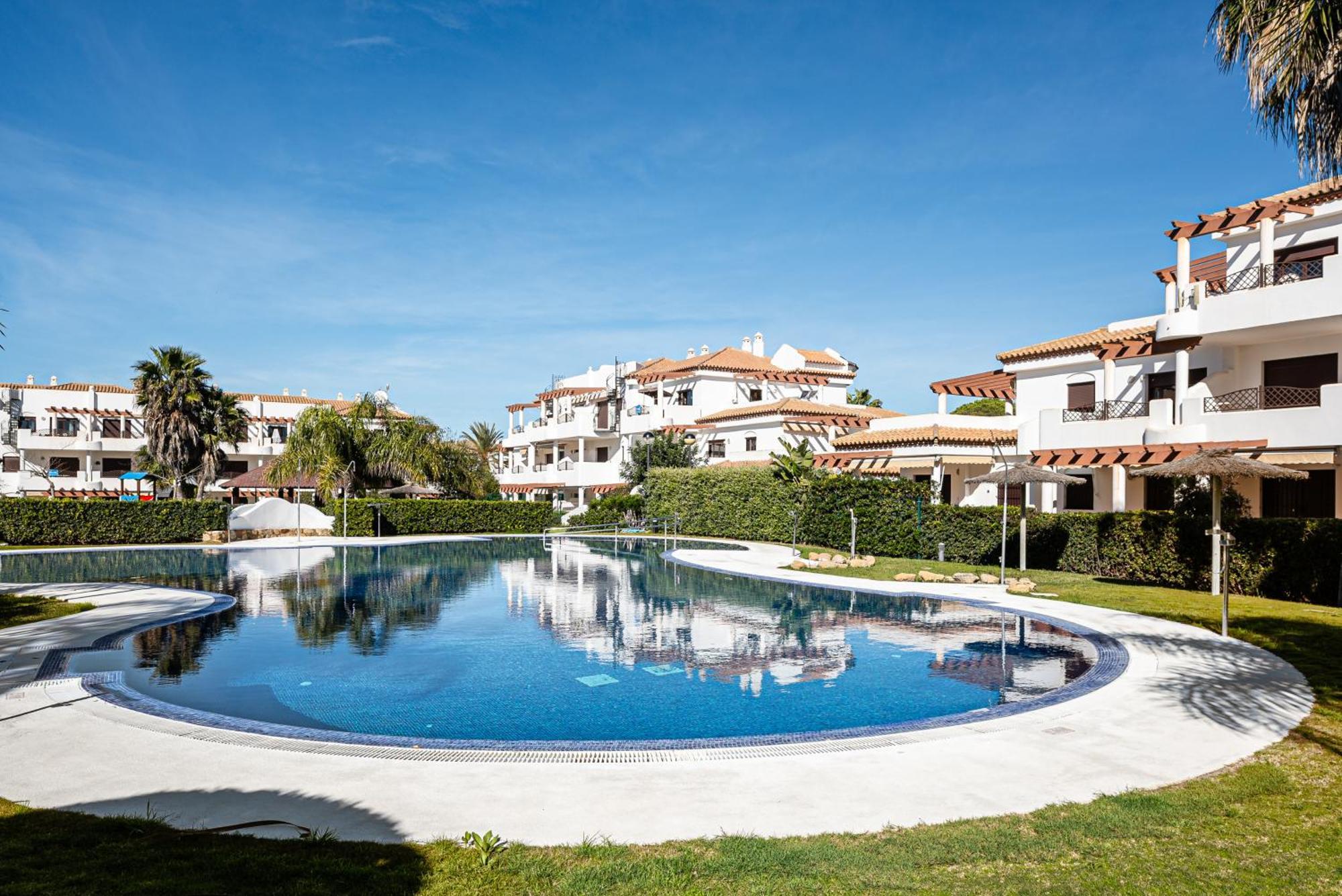 Apartamento Familiar Muy Soleado Cerca De La Playa Y Parking Incluido Chiclana de la Frontera Ngoại thất bức ảnh