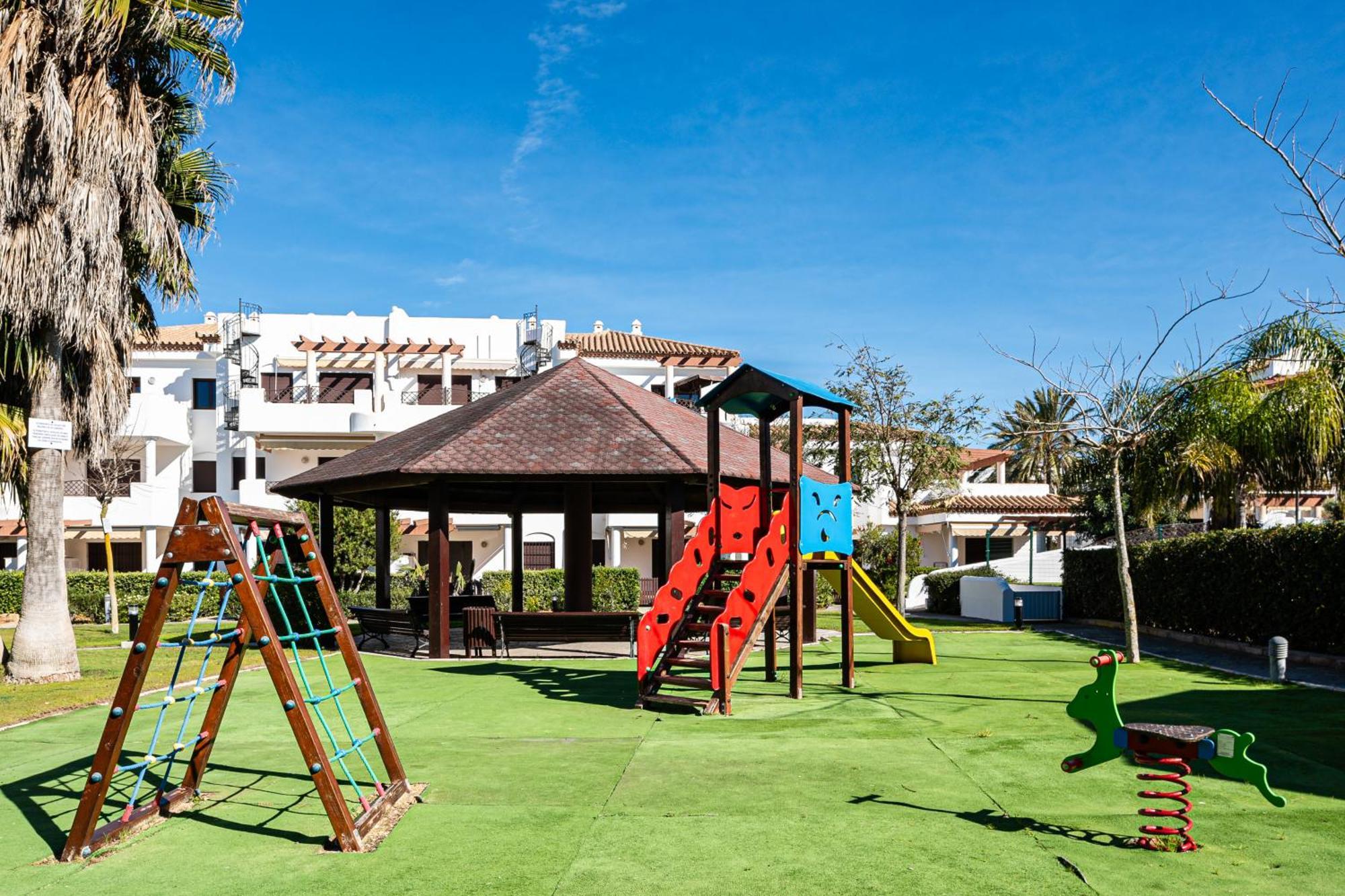 Apartamento Familiar Muy Soleado Cerca De La Playa Y Parking Incluido Chiclana de la Frontera Ngoại thất bức ảnh